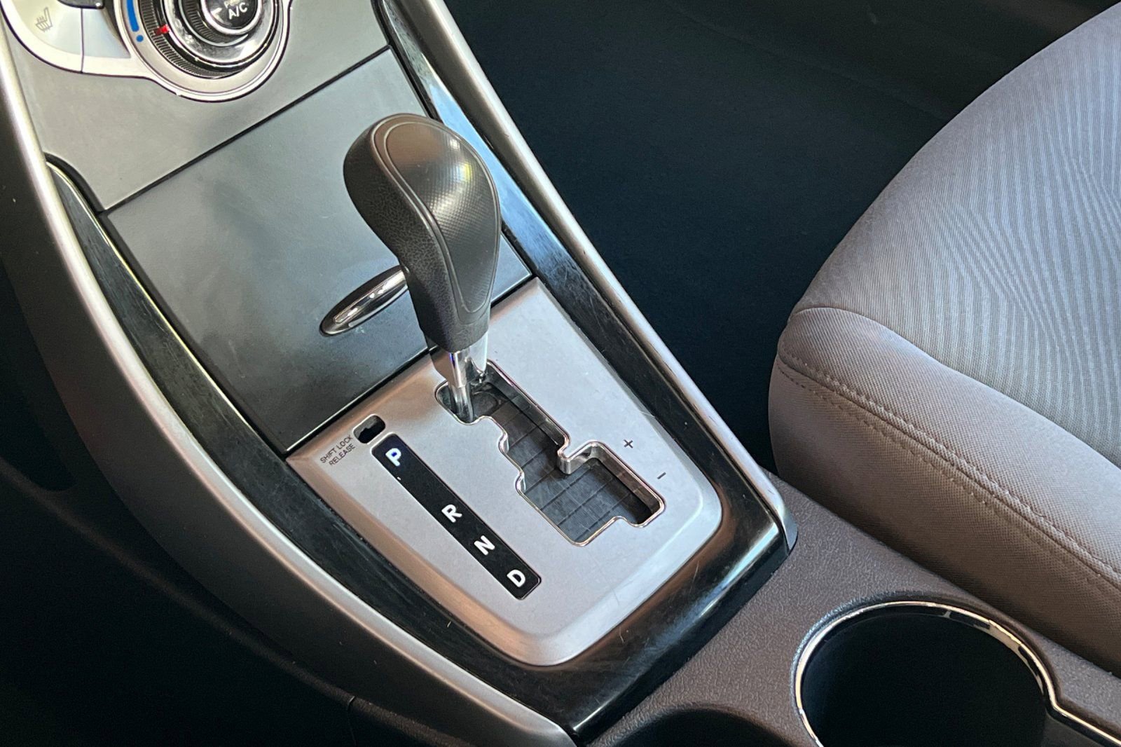 Used 2013 Hyundai Elantra GLS w/ Preferred Pkg FWD image 26