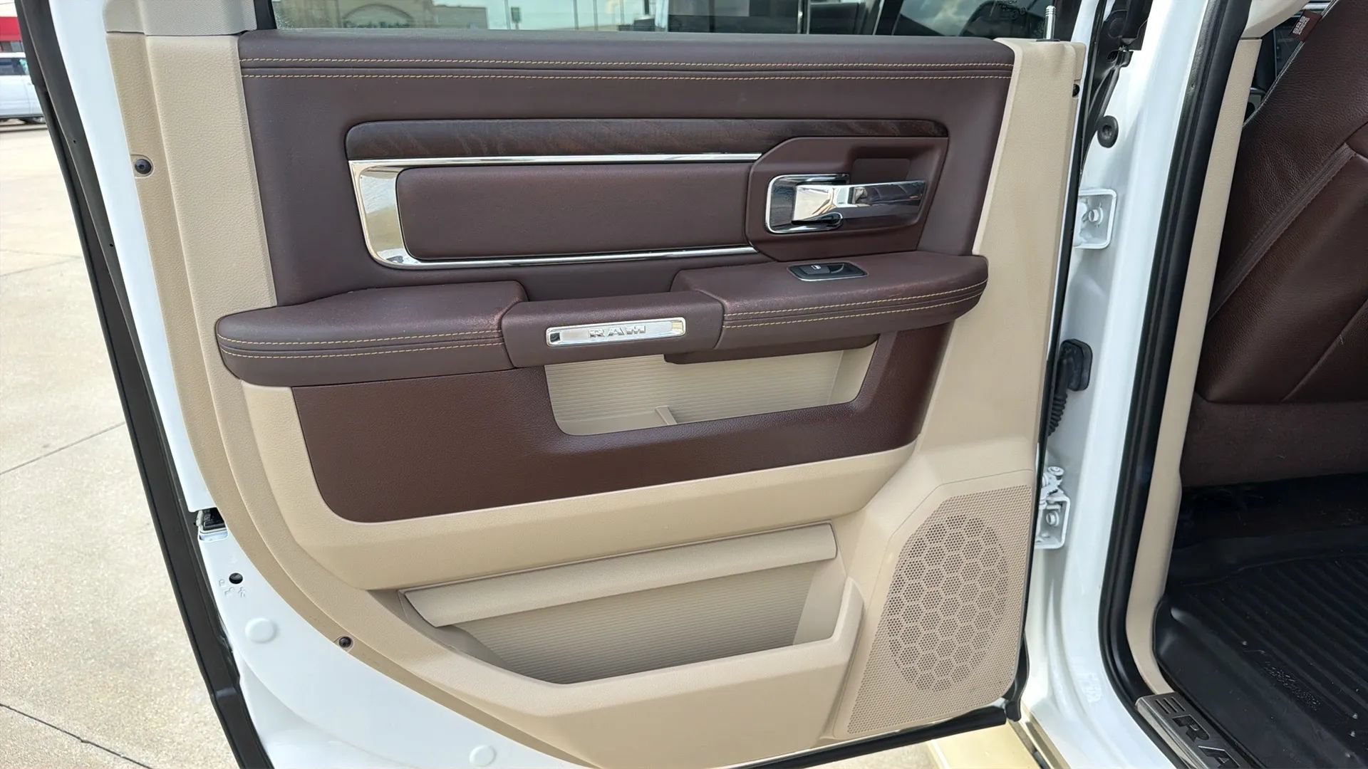 Used 2015 RAM 3500 Laramie Longhorn w/ Convenience Group AWD/4WD image 54