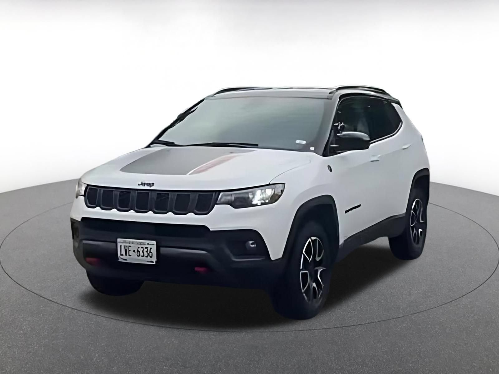 Used 2025 Jeep Compass Trailhawk AWD/4WD image 4