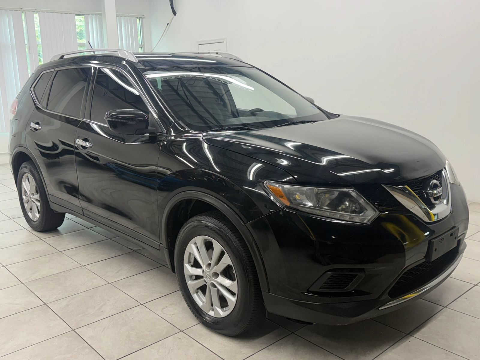 Used 2016 Nissan Rogue SV AWD/4WD image 1