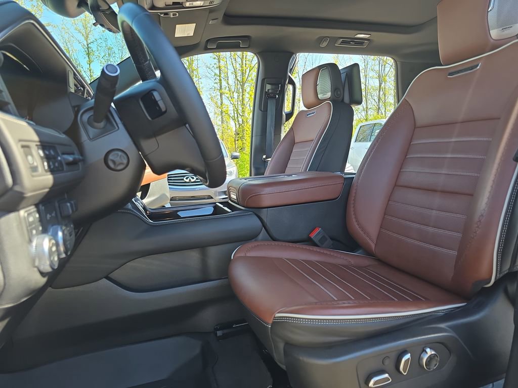 Used 2023 GMC Yukon Denali Ultimate w/ LPO, Floor Liner Package AWD/4WD image 16