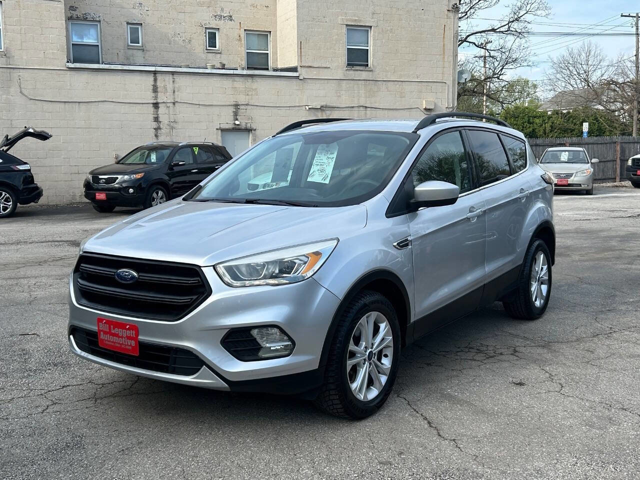 Used 2017 Ford Escape SE w/ Equipment Group 201A image 2