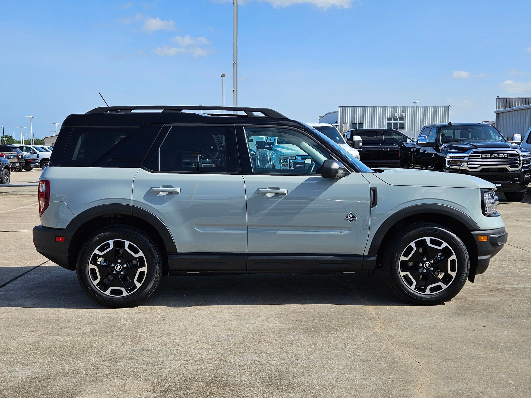 Used 2023 Ford Bronco Sport Outer Banks w/ Tech Package AWD/4WD image 2