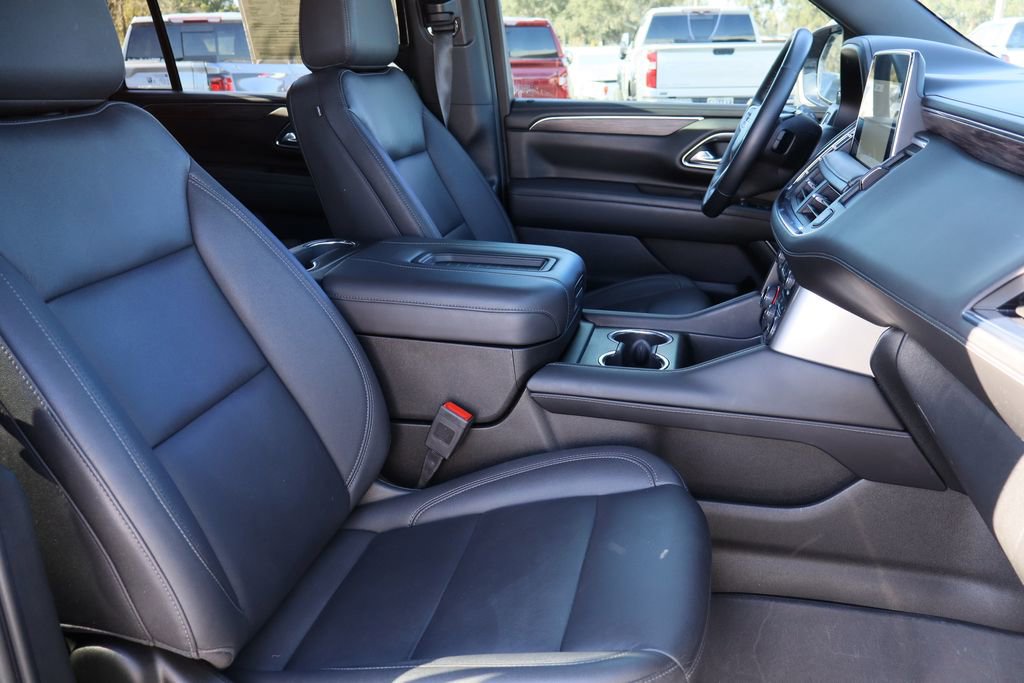 Used 2023 Chevrolet Suburban Z71 w/ Luxury Package image 32