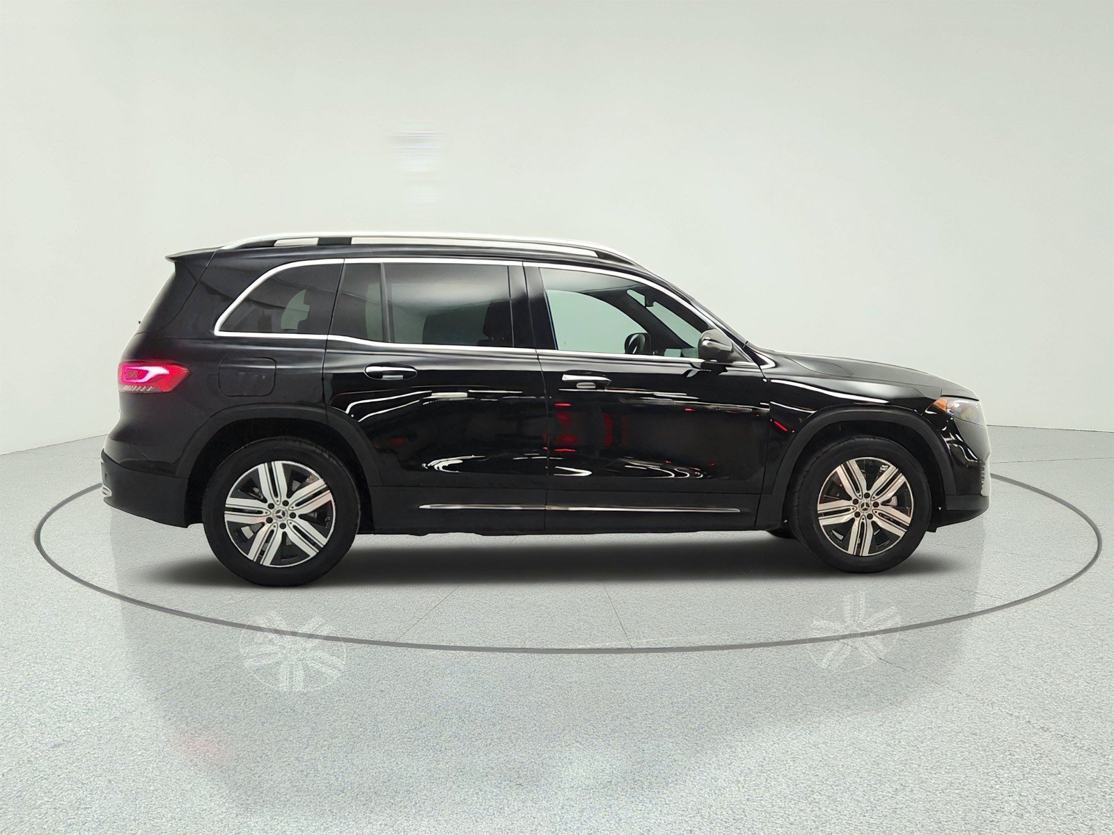 Used 2023 Mercedes-Benz EQB 300 4MATIC image 4