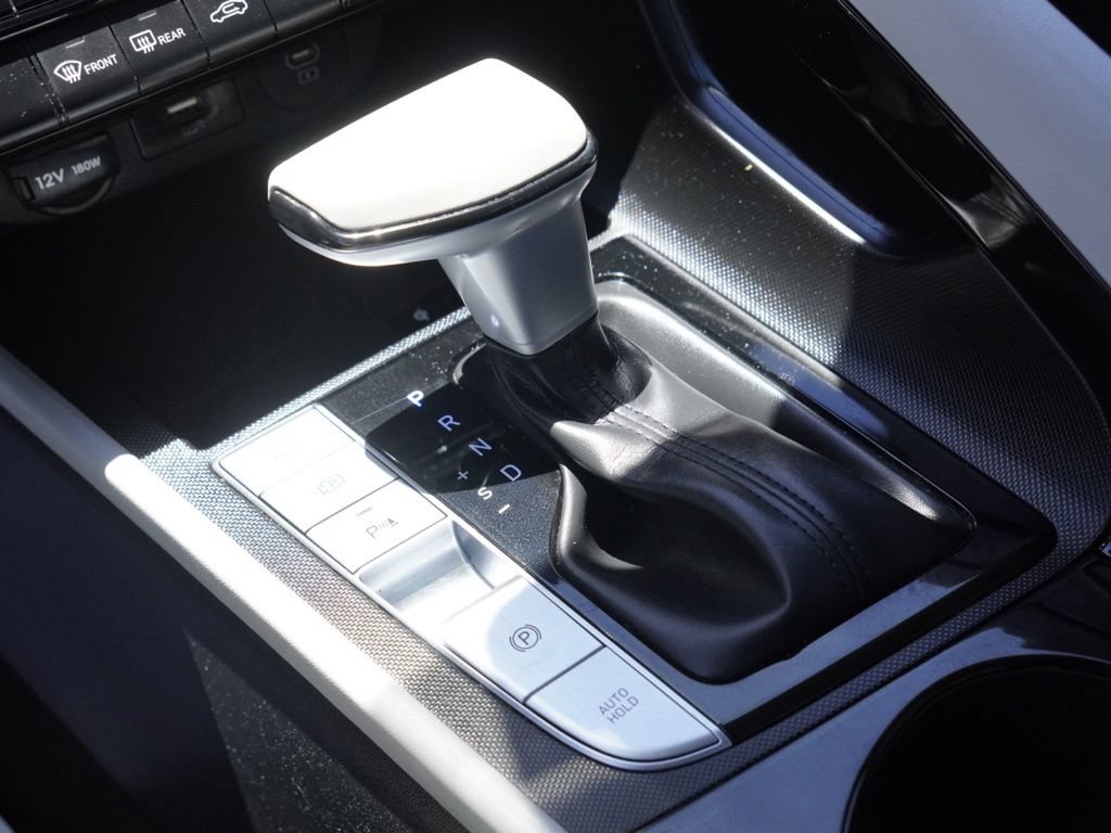 Used 2024 Hyundai Elantra Limited FWD image 17
