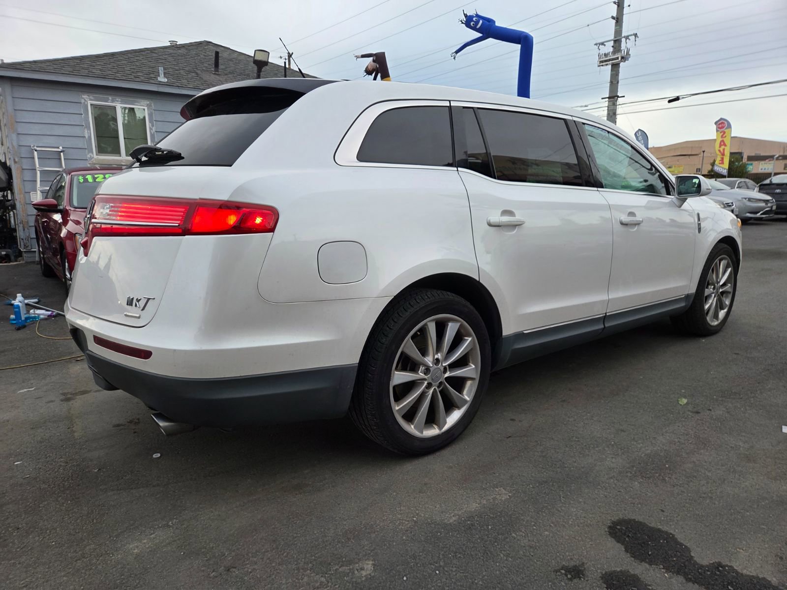 Used 2012 Lincoln MKT AWD image 4