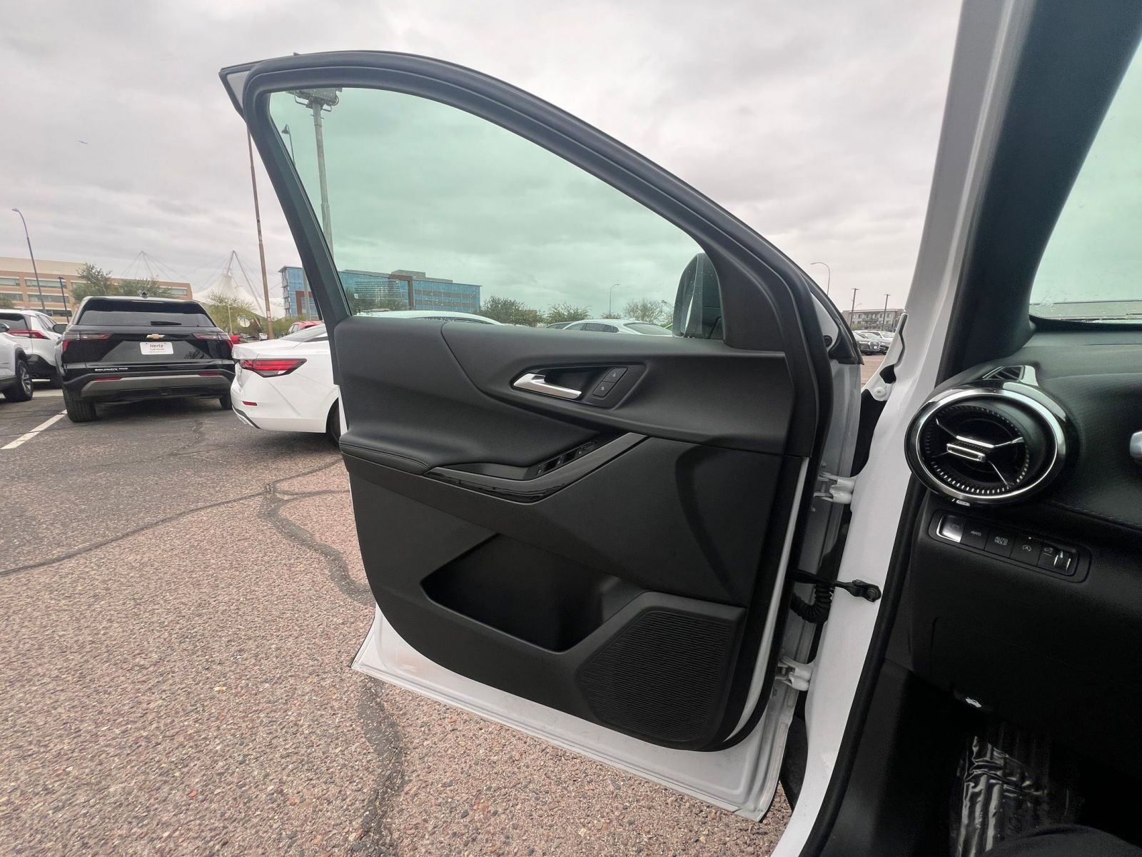 Used 2025 Chevrolet Equinox LT image 20