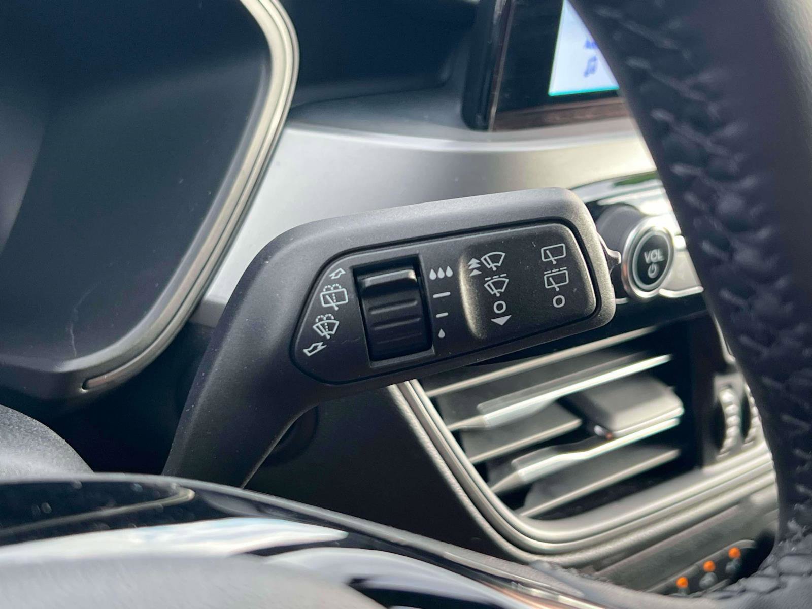 Used 2025 Ford Escape Active w/ Cold Weather Package image 17