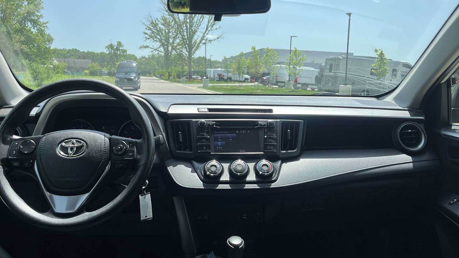Used 2017 Toyota RAV4 LE AWD/4WD image 28