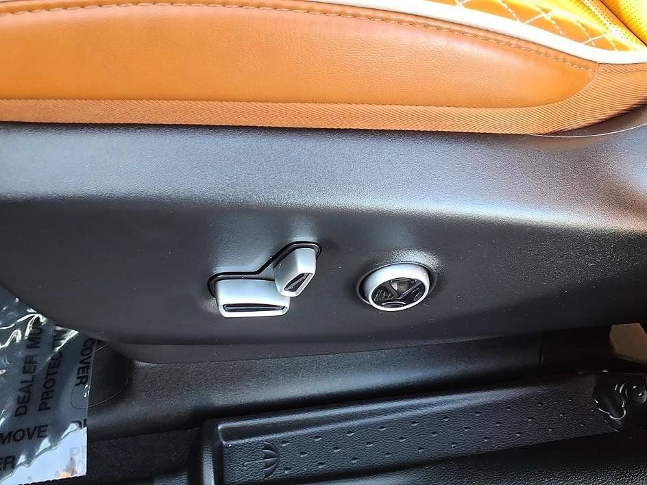 Used 2026 Chrysler Pacifica Pinnacle FWD image 19