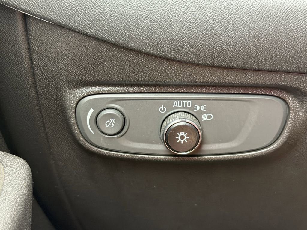 Certified 2023 Chevrolet Equinox LT FWD image 28
