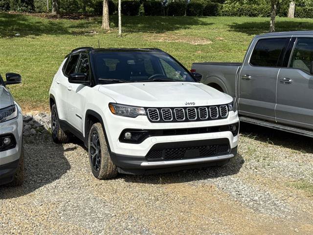Used 2024 Jeep Compass Limited AWD/4WD image 3