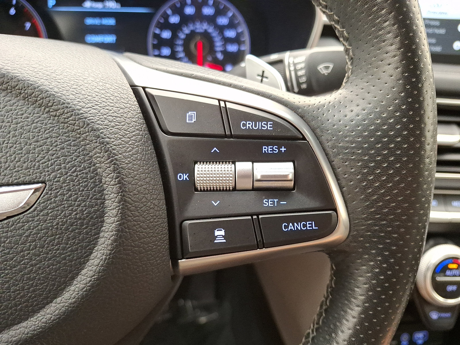 Used 2019 Genesis G70 2.0T Advanced RWD image 10