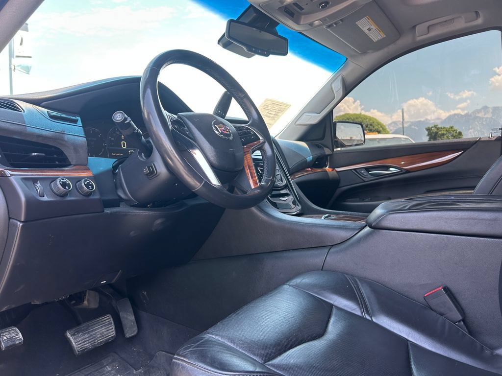 Used 2015 Cadillac Escalade Luxury AWD/4WD image 22