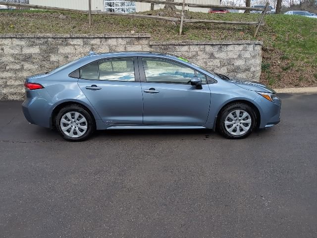 Used 2025 Toyota Corolla LE image 2