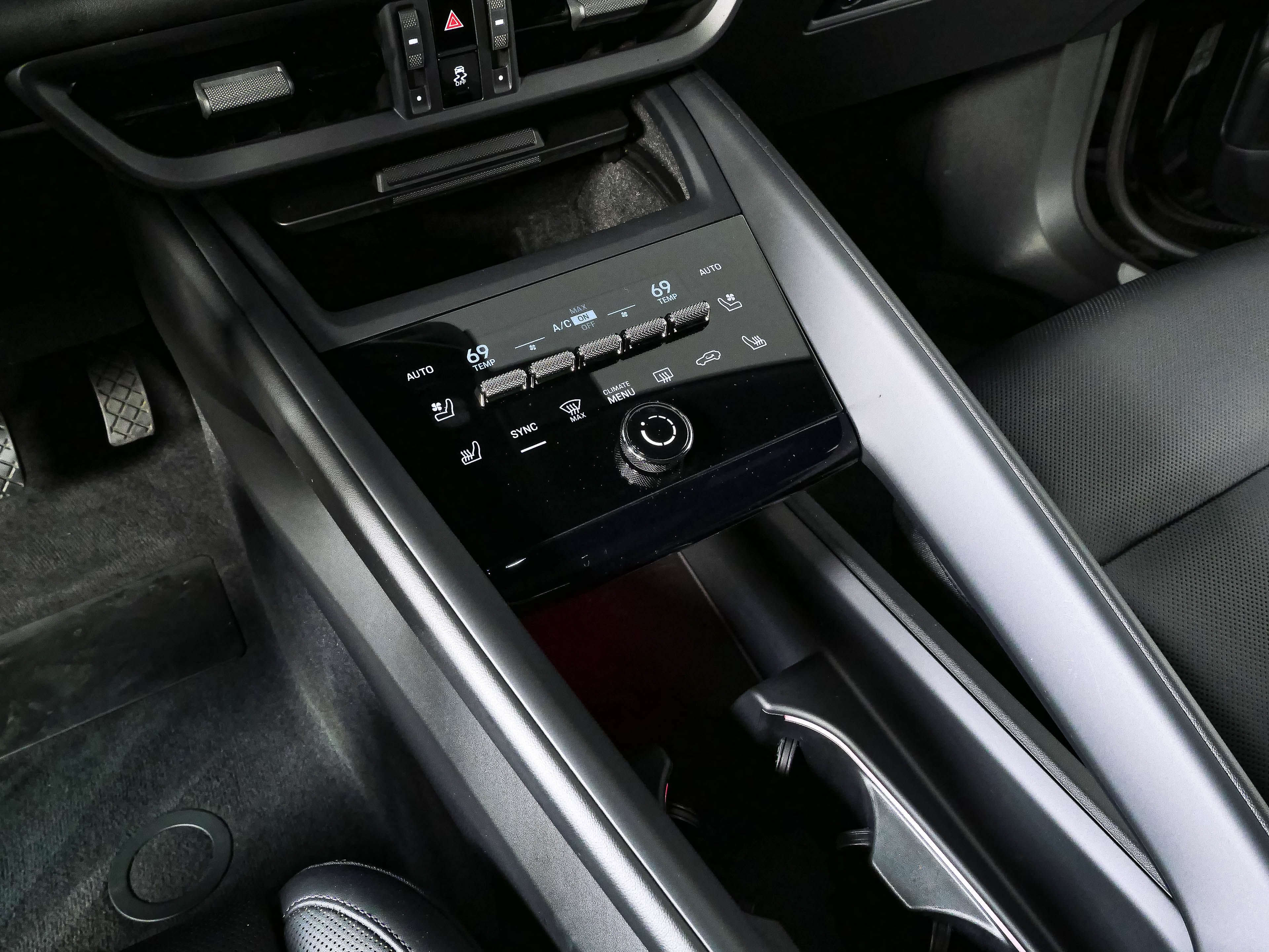 Certified 2025 Porsche Macan Electric RWD image 17