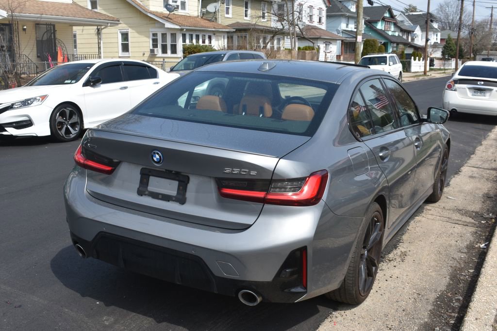 Used 2023 BMW 330e xDrive w/ M Sport Package image 6