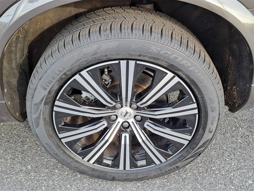 Used 2024 Volvo XC90 B5 Plus w/ Protection Package image 36