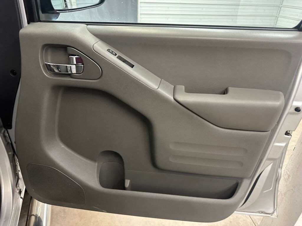 Used 2020 Nissan Frontier SV AWD/4WD image 25
