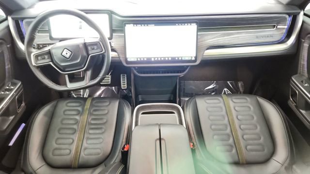 Used 2024 Rivian R1T Adventure image 89