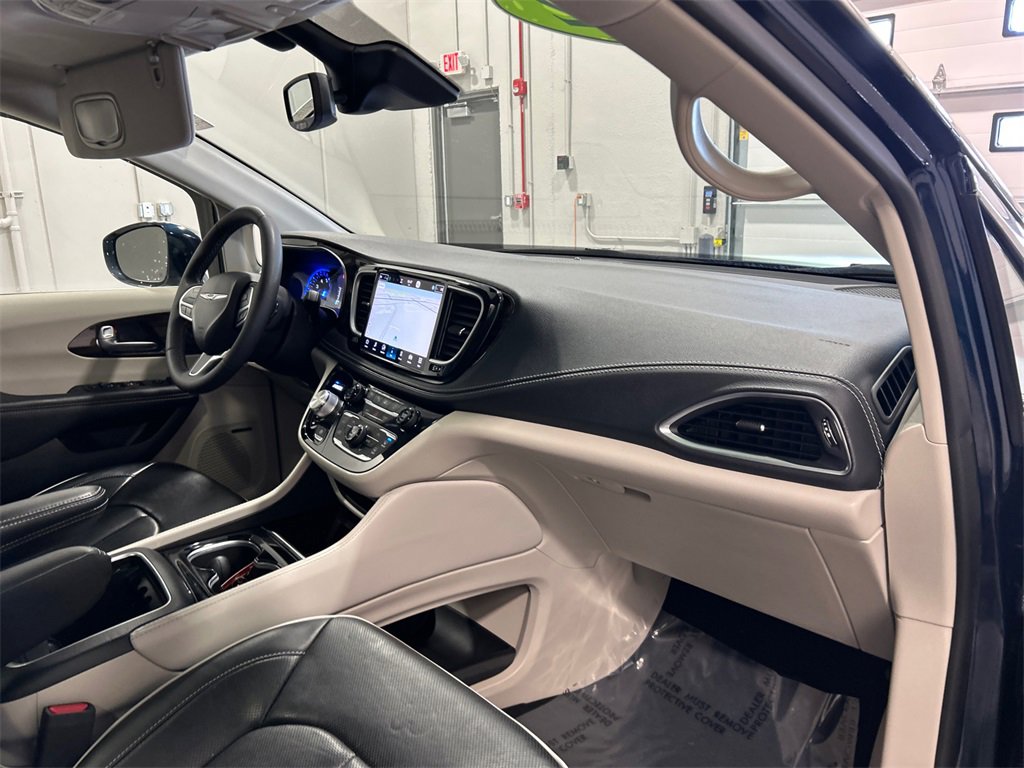 Used 2022 Chrysler Pacifica Limited image 36