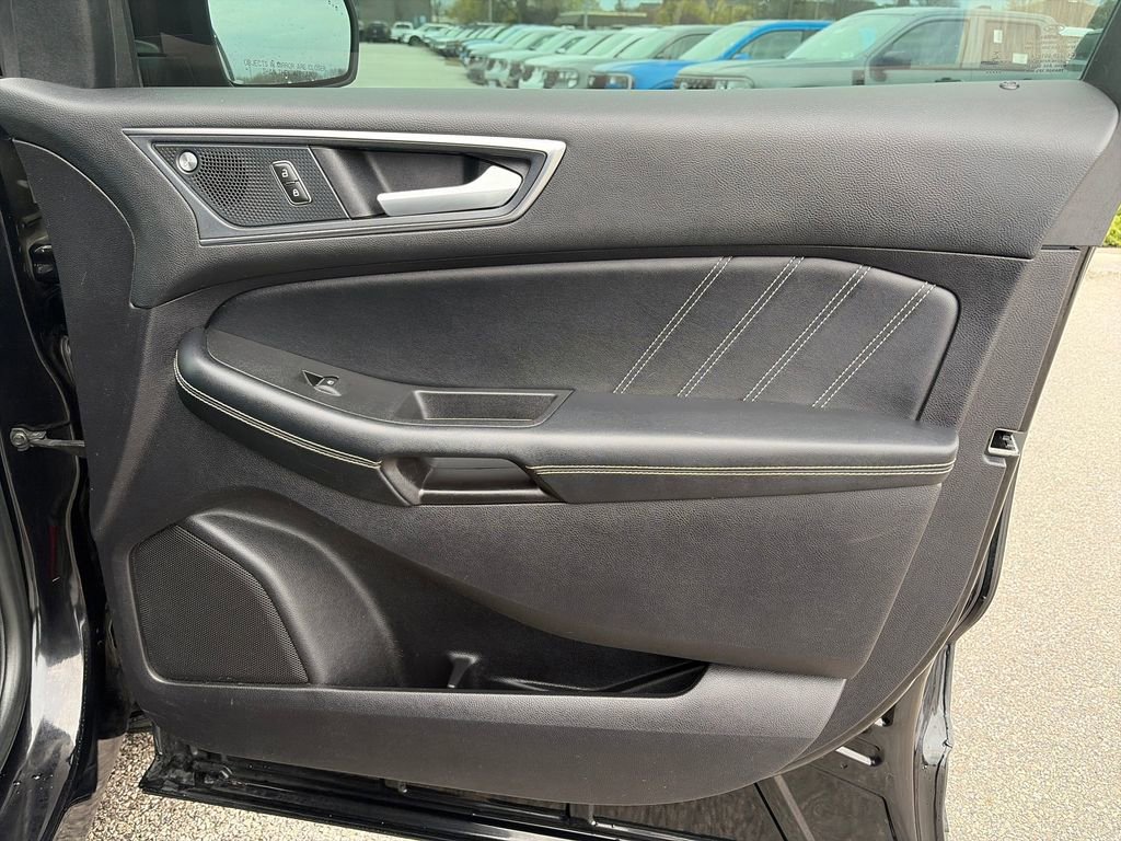 Used 2021 Ford Edge ST image 9