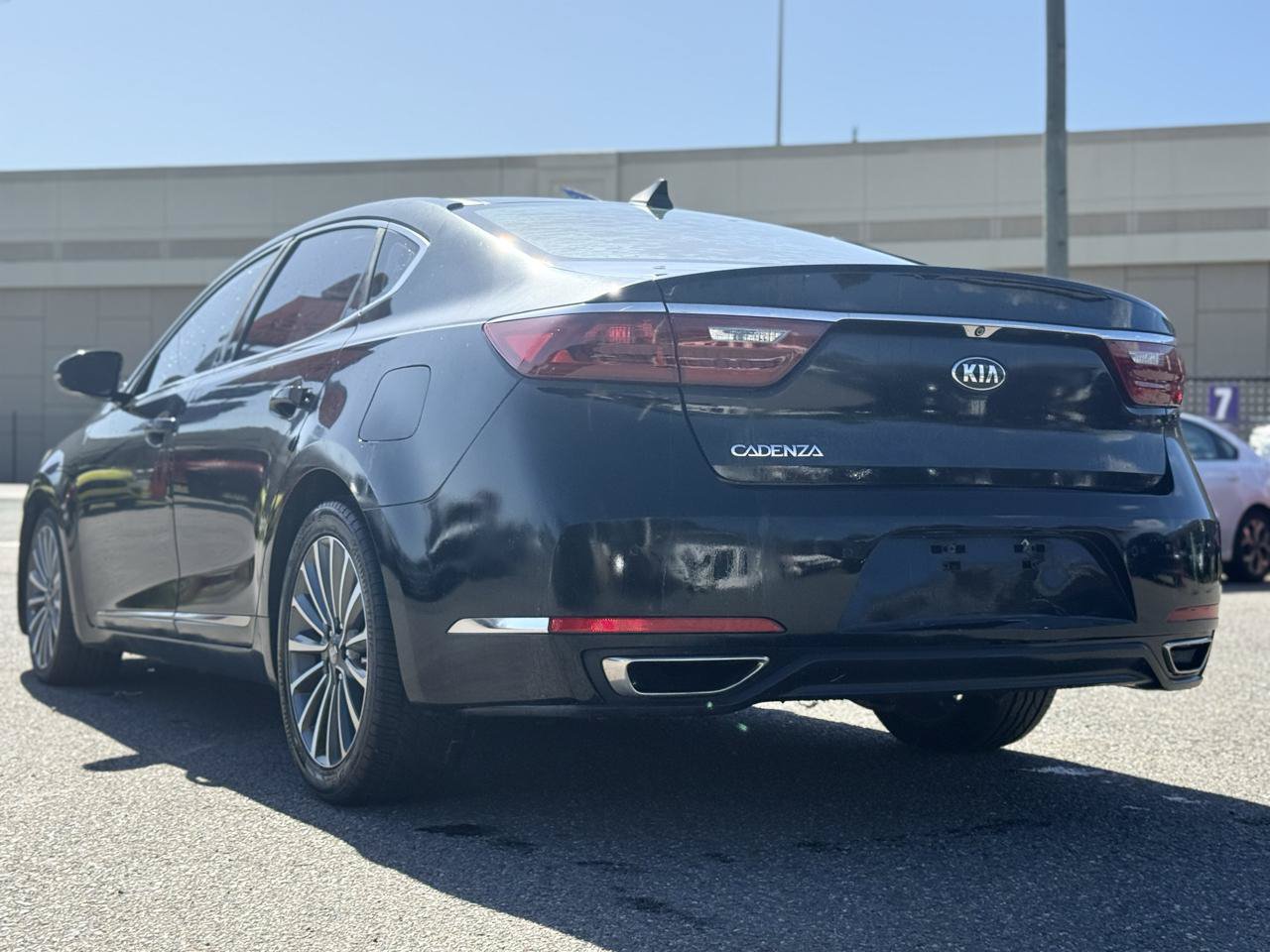 Used 2017 Kia Cadenza Technology FWD image 12