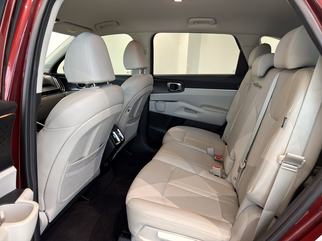 Certified 2025 Kia Sorento S AWD/4WD image 16