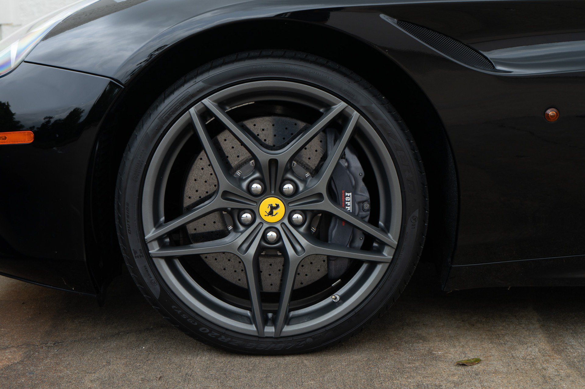 Used 2018 Ferrari California T RWD image 44