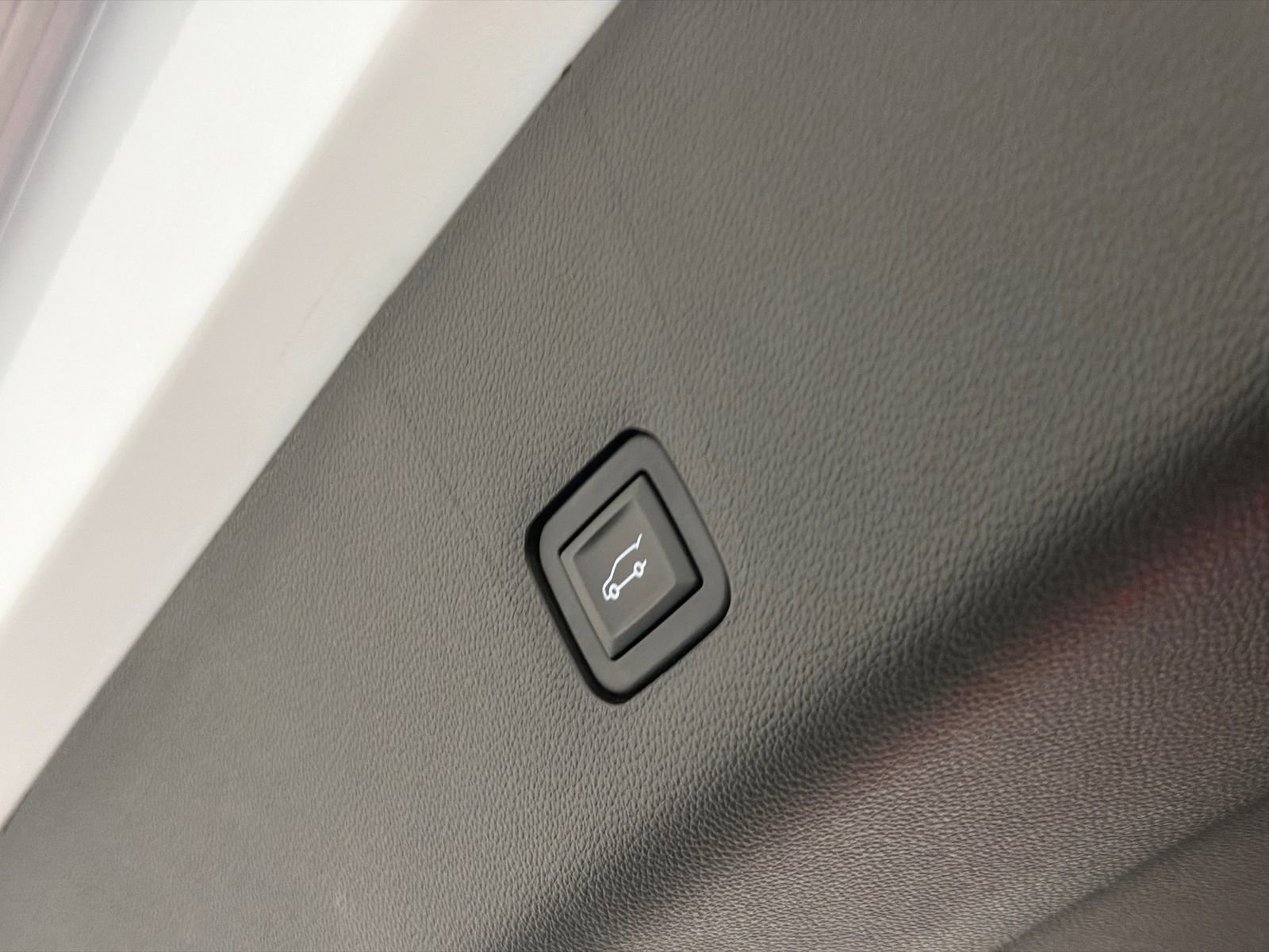 Used 2018 Chevrolet Traverse High Country w/ LPO, Floor Liner Package image 9