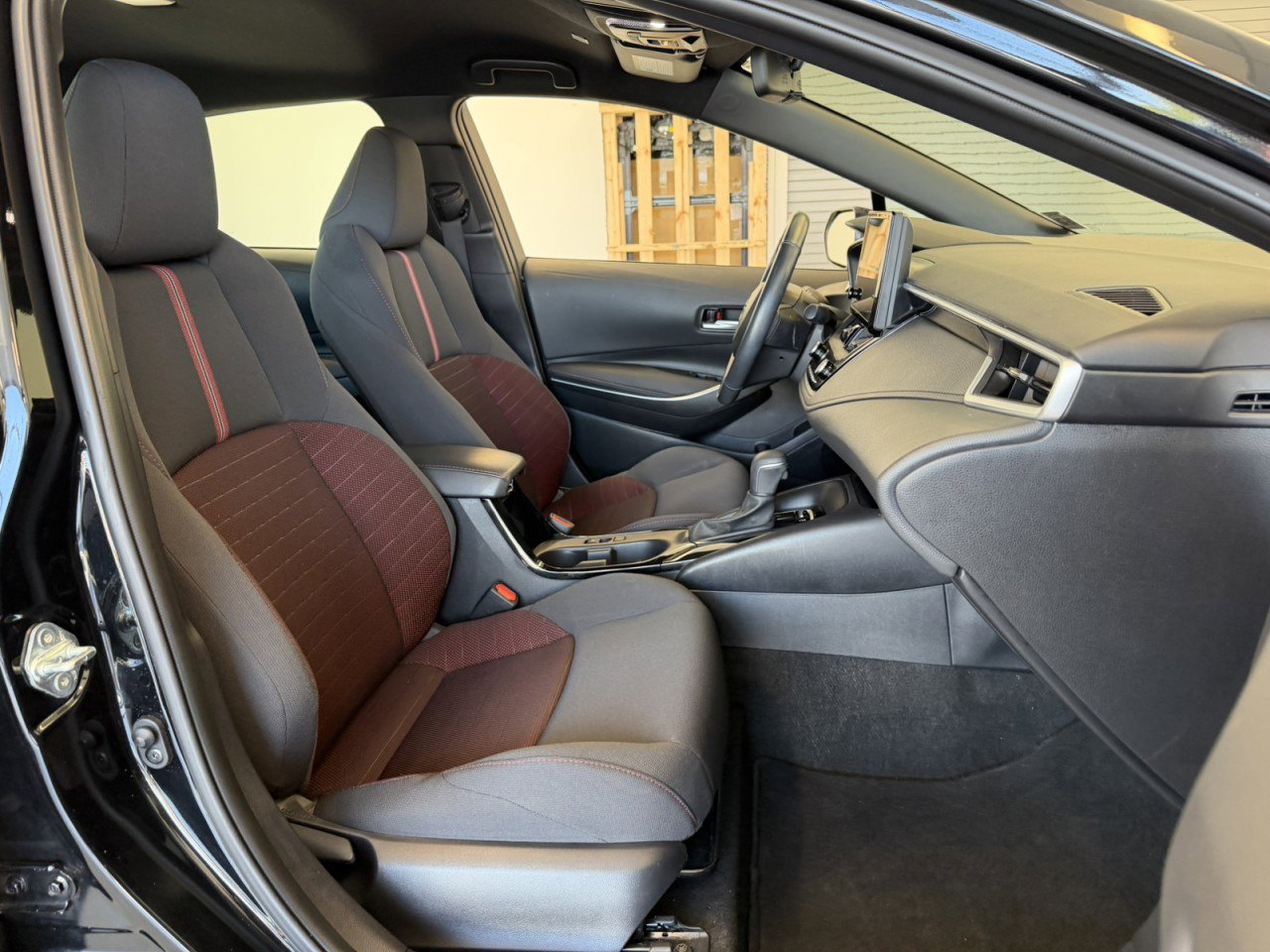 Used 2023 Toyota Corolla SE w/ Carpet Mat Package (TMS) FWD image 30