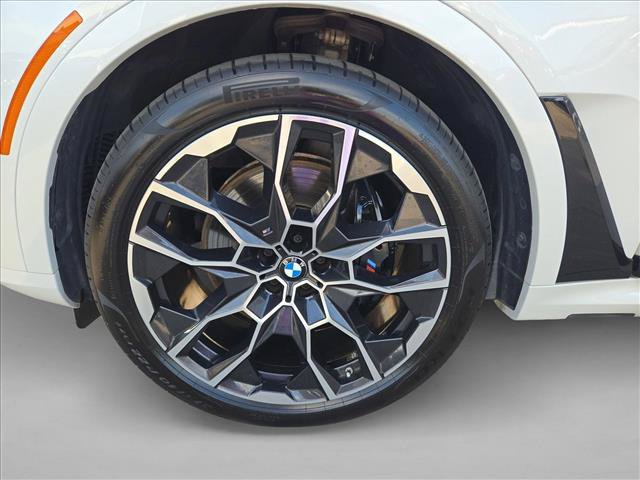 Used 2025 BMW X7 xDrive40i w/ M Sport Package AWD/4WD image 21