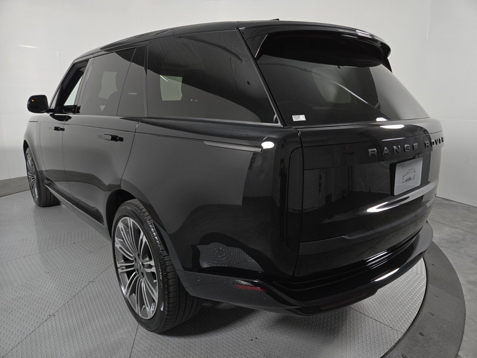 New 2025 Land Rover Range Rover Long Wheelbase SE image 15
