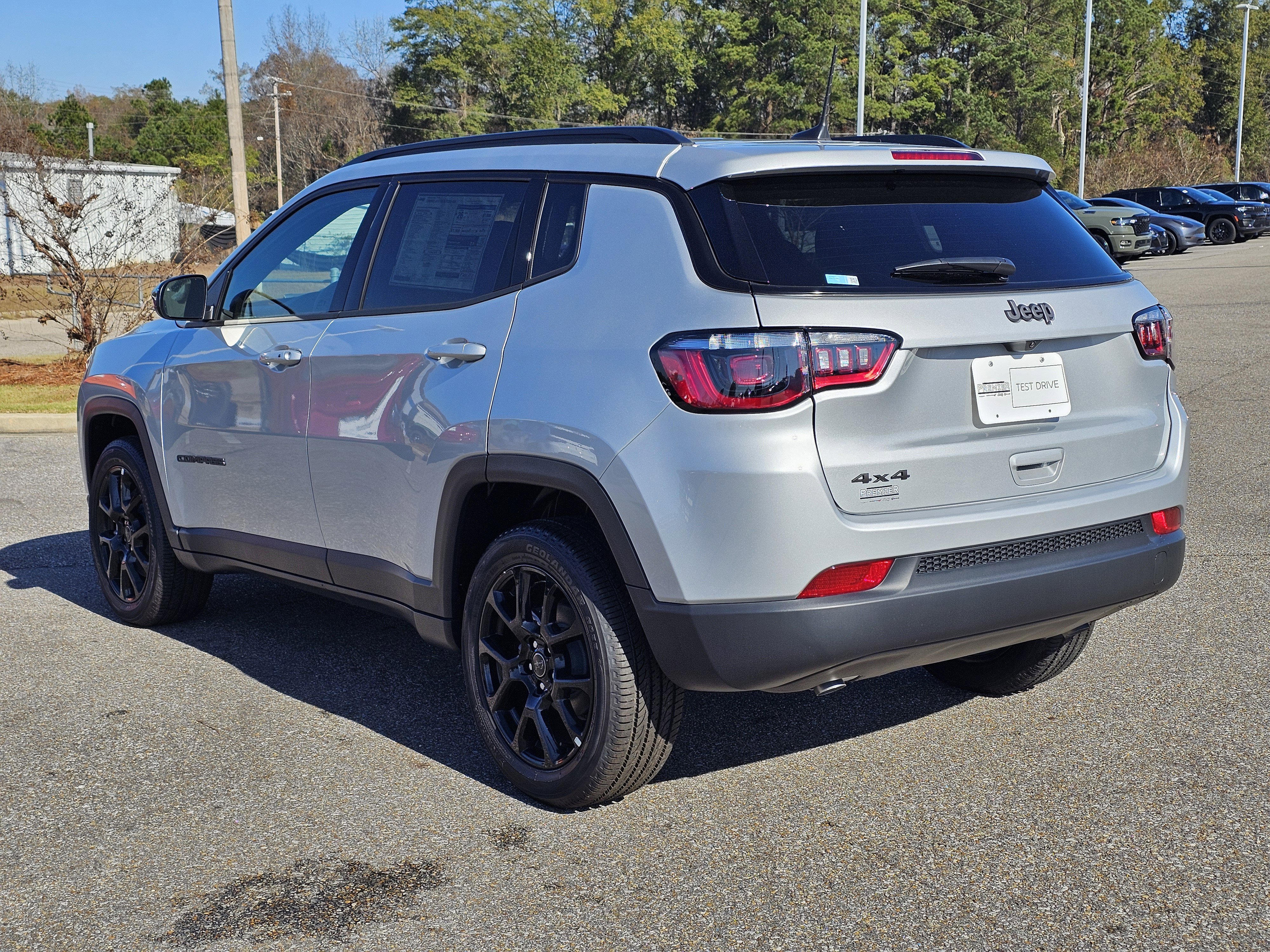 New 2026 Jeep Compass Latitude image 12