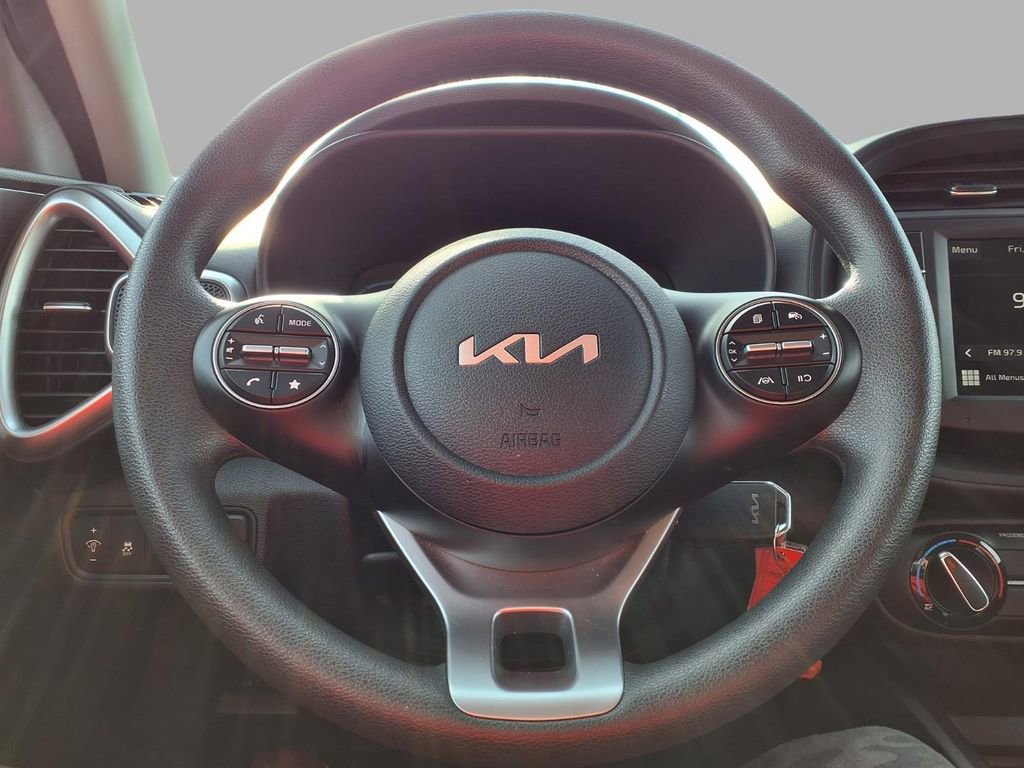 Used 2025 Kia Soul LX w/ LX Technology Package FWD image 15