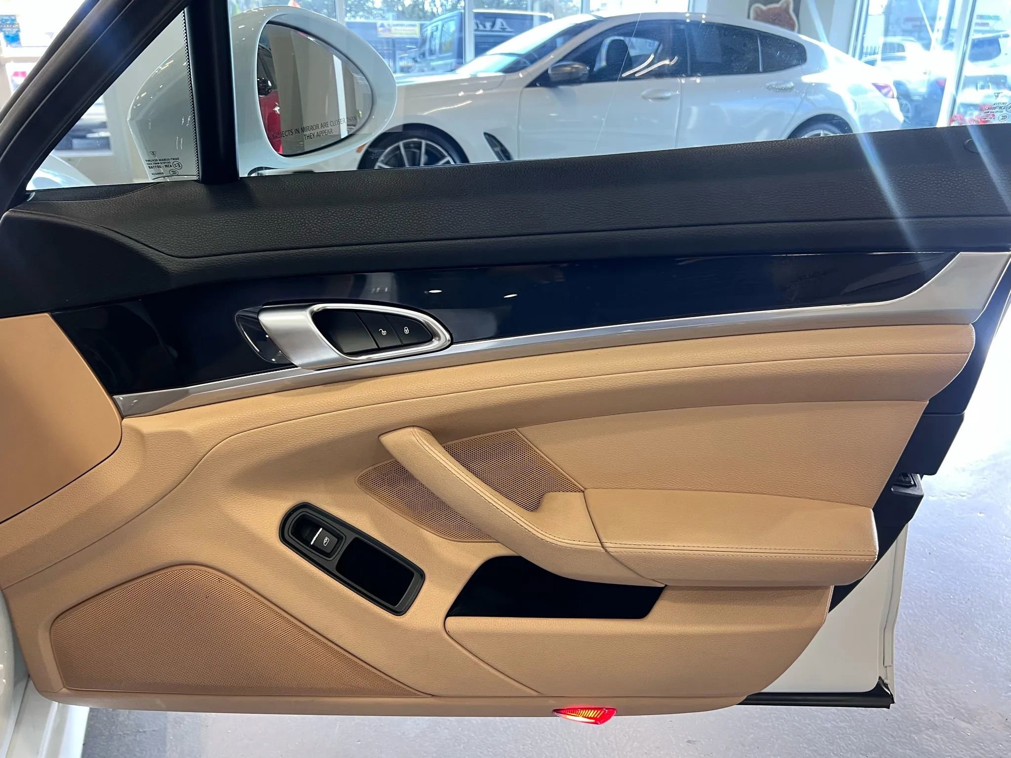 Used 2015 Porsche Panamera 4 AWD/4WD image 32