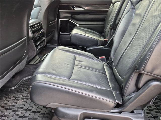 Used 2022 Jeep Wagoneer Series III w/ Premium Group I AWD/4WD image 20