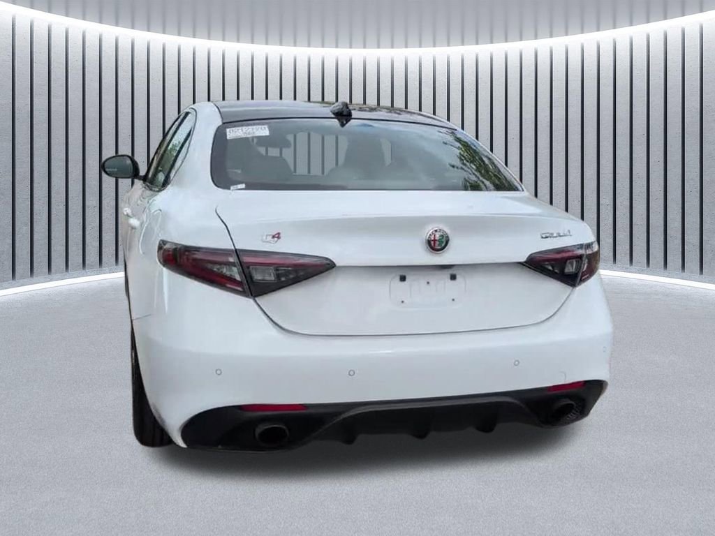 Used 2024 Alfa Romeo Giulia Veloce AWD/4WD image 13