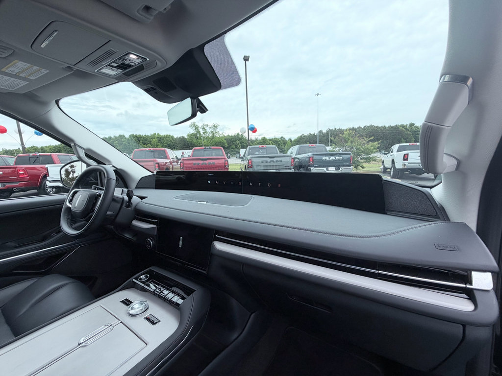 Used 2026 Lincoln Navigator Reserve AWD/4WD image 21