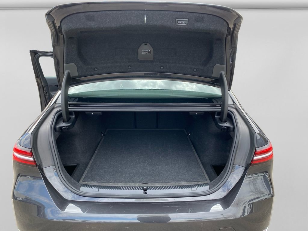 Used 2024 BMW 530i 530i Premium w/ Premium Package image 11