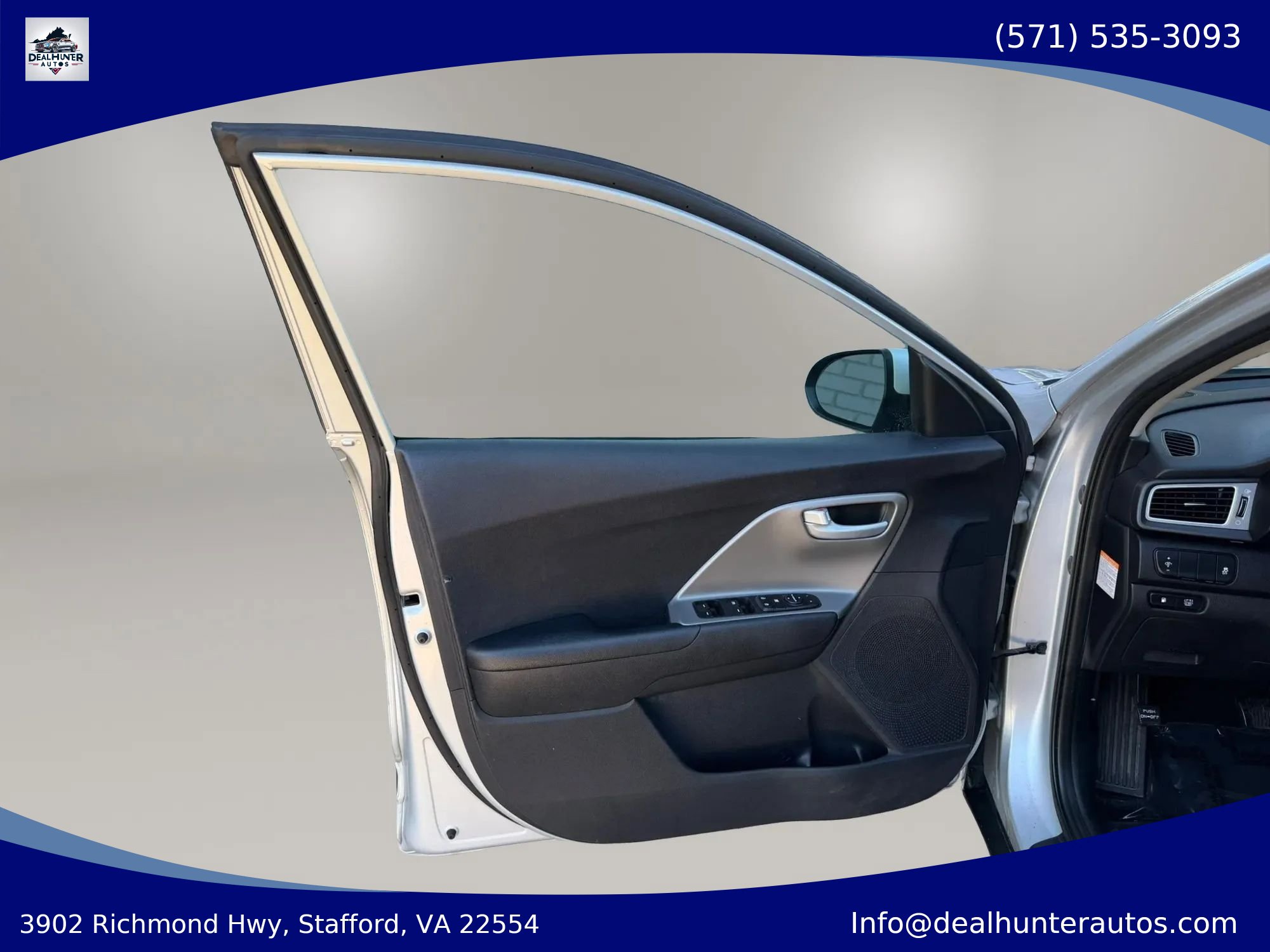 Used 2017 Kia Niro LX FWD image 19