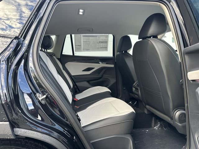 New 2025 Volkswagen Tiguan SE image 18