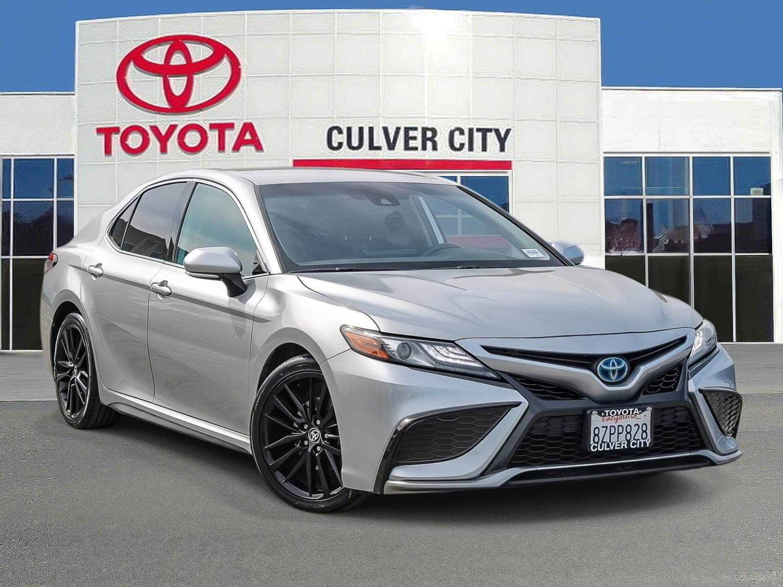 Used 2022 Toyota Camry XSE image 1