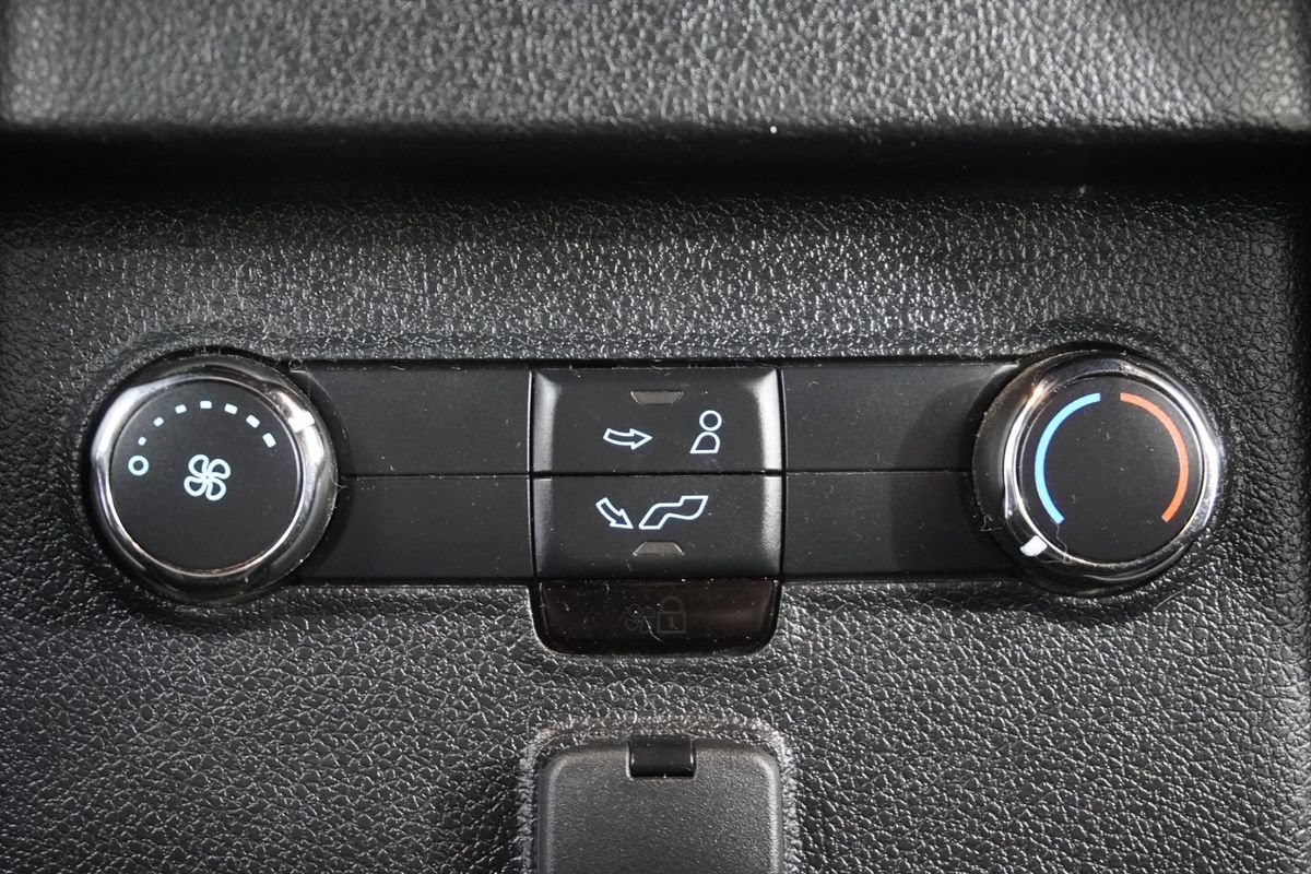 Used 2017 Ford Explorer XLT w/ Equipment Group 202A FWD image 14