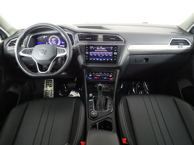 Used 2024 Volkswagen Tiguan SE AWD/4WD image 28