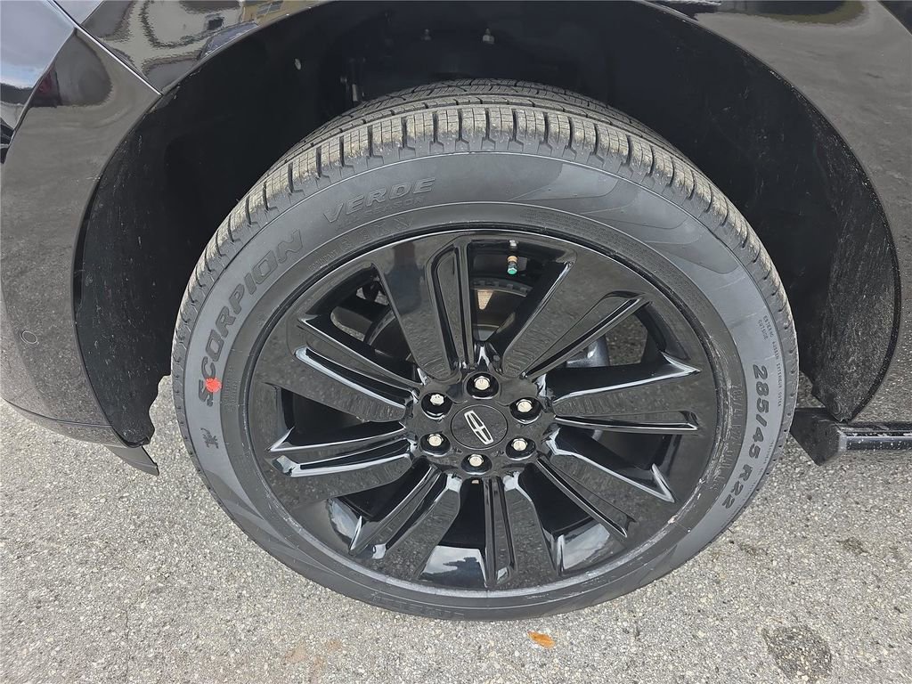 Used 2024 Lincoln Navigator Reserve image 11