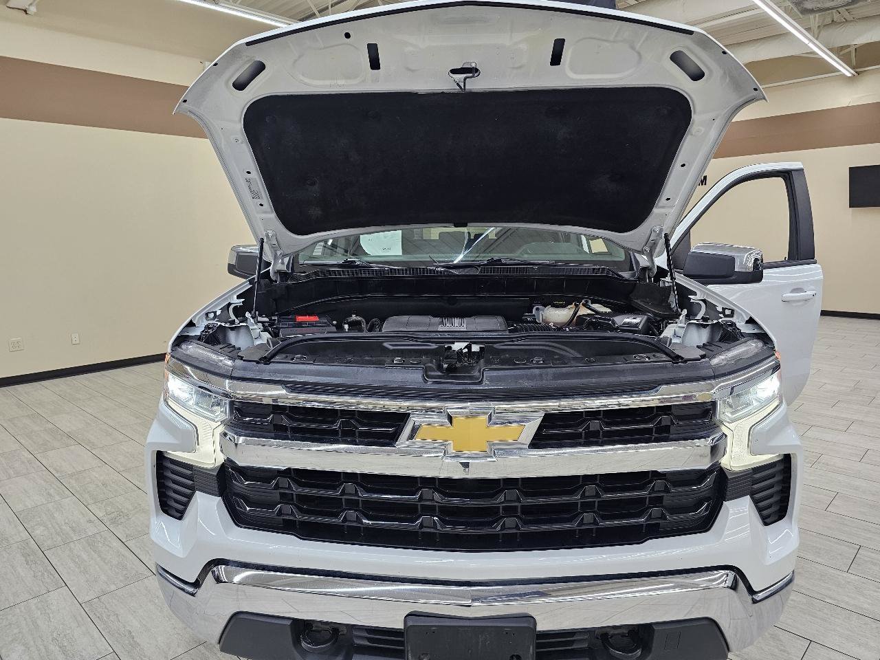 Used 2023 Chevrolet Silverado 1500 LT w/ Z71 Off-Road Package AWD/4WD image 43