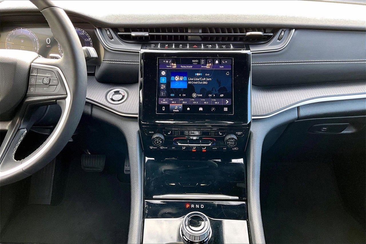 Used 2024 Jeep Grand Cherokee Altitude image 12