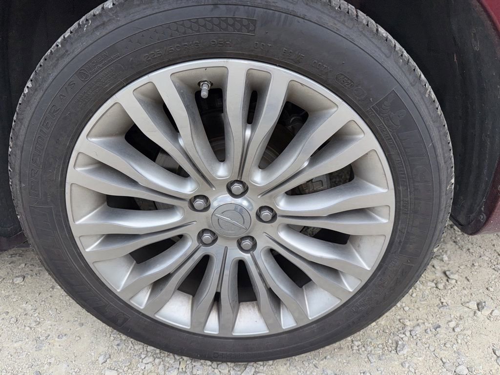 Used 2011 Chrysler 200 Limited FWD image 9